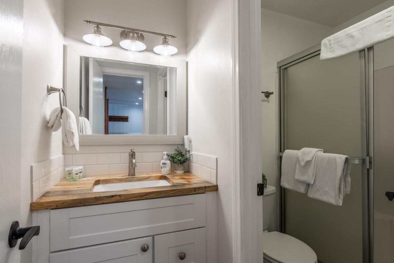 Ferienhaus Highly Updated 1 Bedroom Den, 2 Bath Crestview Unit 5 Sleeps Up To 4 Located Near Canyon Mammoth Lakes