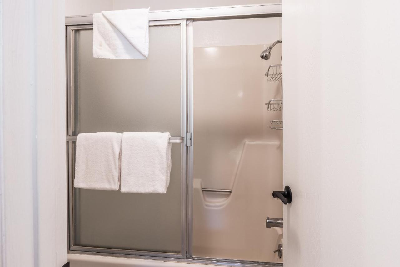 Highly Updated 1 Bedroom Den, 2 Bath Crestview Unit 5 Sleeps Up To 4 Located Near Canyon *