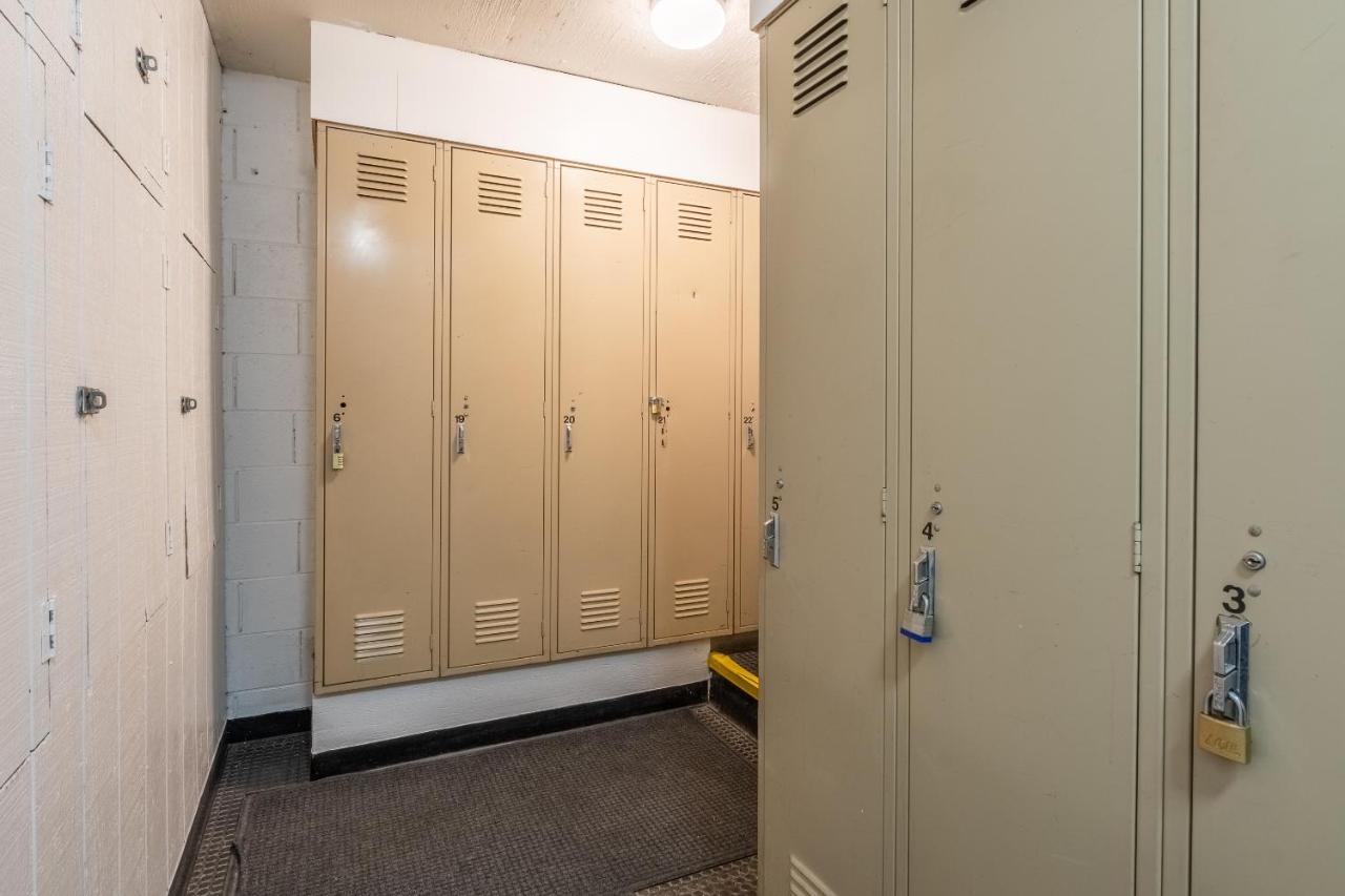 Highly Updated 1 Bedroom Den, 2 Bath Crestview Unit 5 Sleeps Up To 4 Located Near Canyon * Mammoth Lakes