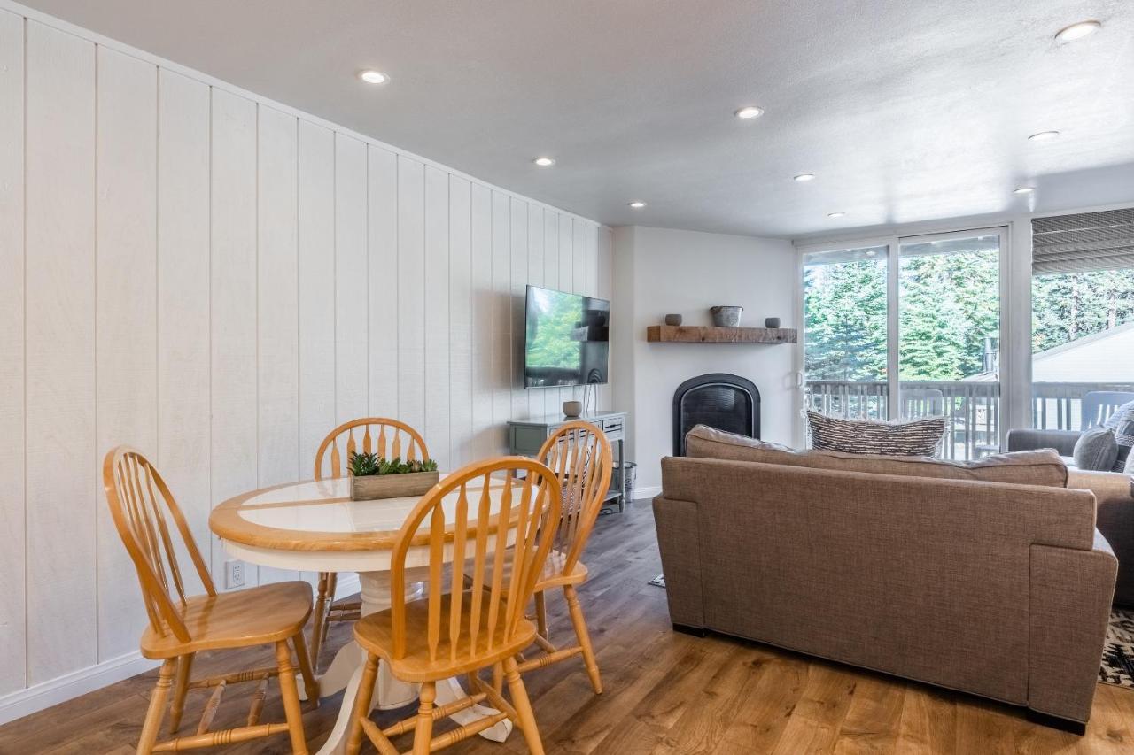 Highly Updated 1 Bedroom Den, 2 Bath Crestview Unit 5 Sleeps Up To 4 Located Near Canyon Ferienhaus Mammoth Lakes