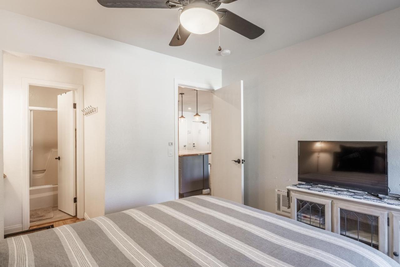 Highly Updated 1 Bedroom Den, 2 Bath Crestview Unit 5 Sleeps Up To 4 Located Near Canyon Mammoth Lakes
